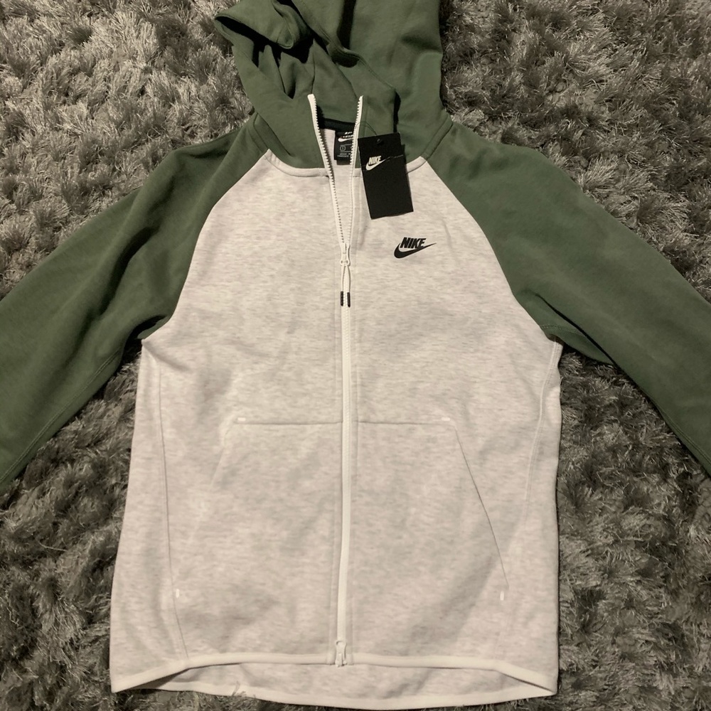 NIKE